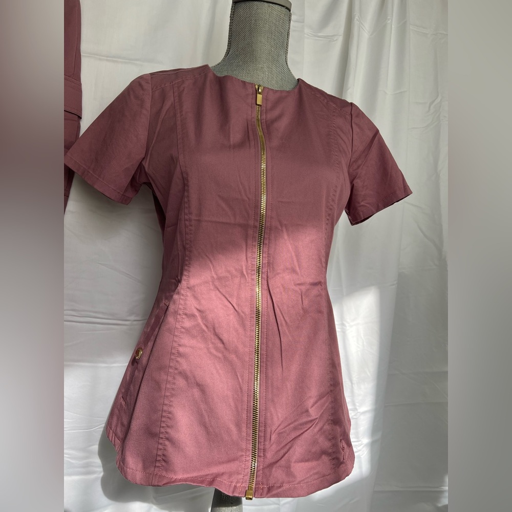 Jaanuu top scrub size S